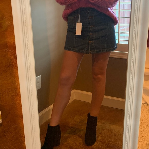 Pink Lily Dresses & Skirts - NWT Pink Lily Boutique Denim Skirt